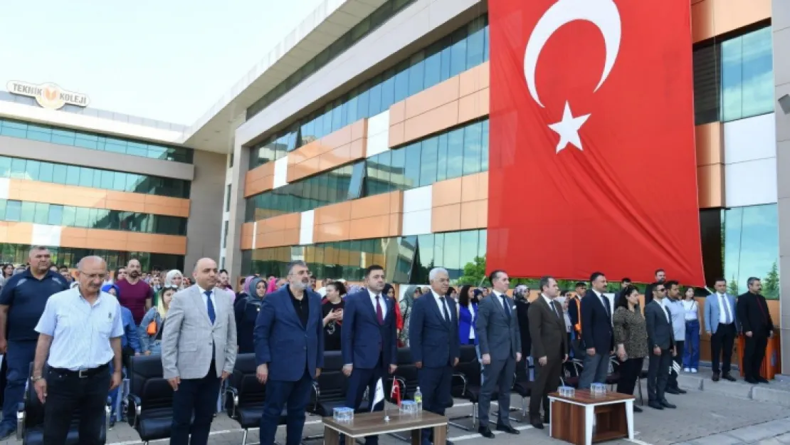 OSB Teknik Koleji'nde mezuniyet sevinci