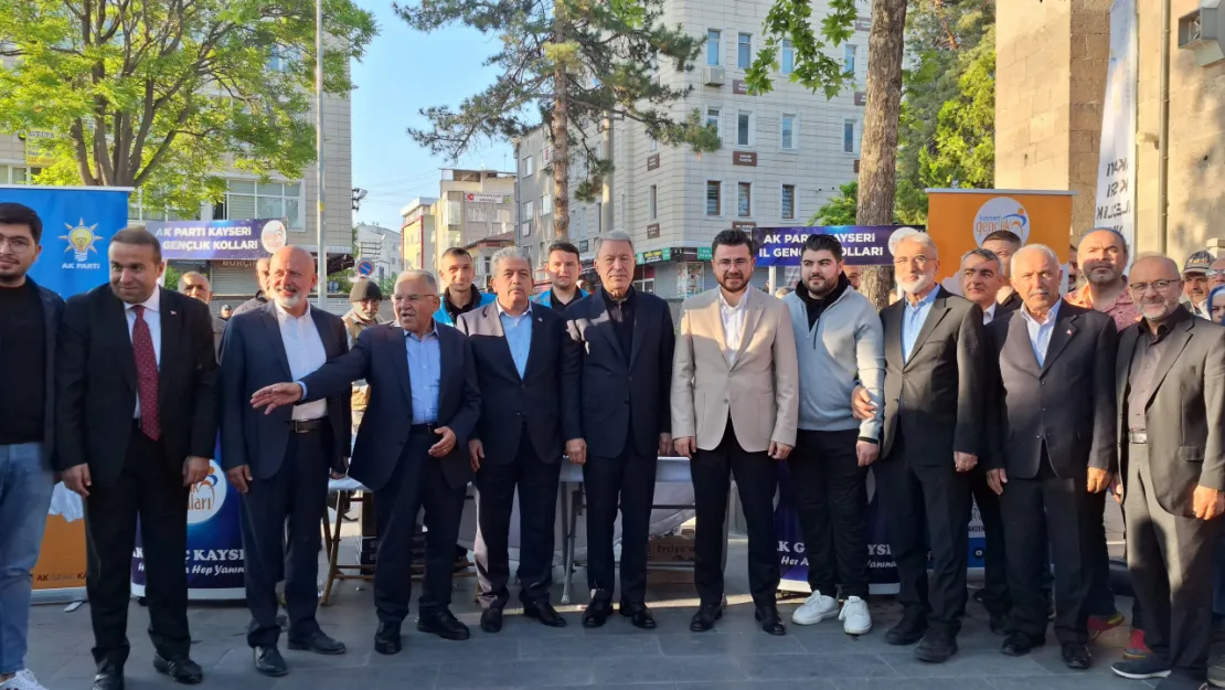 Kayseri protokolü Hunat Cami'nde bayramlaştı
