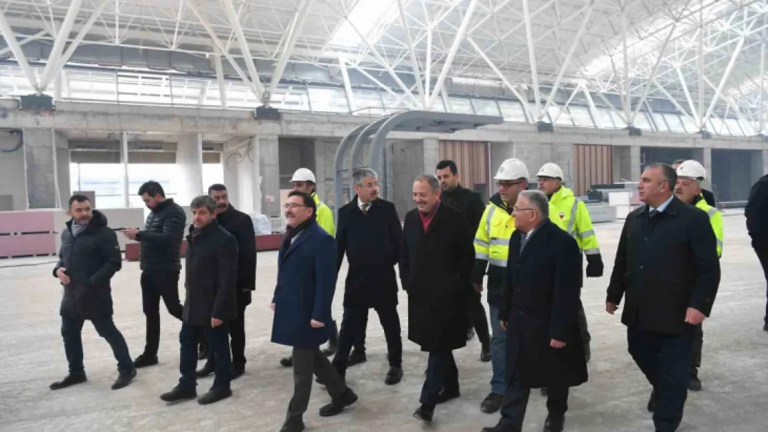 Kayseri protokolü Kayseri Havalimanı Yeni Terminal Binası Çalışmalarını Yerinde İnceledi