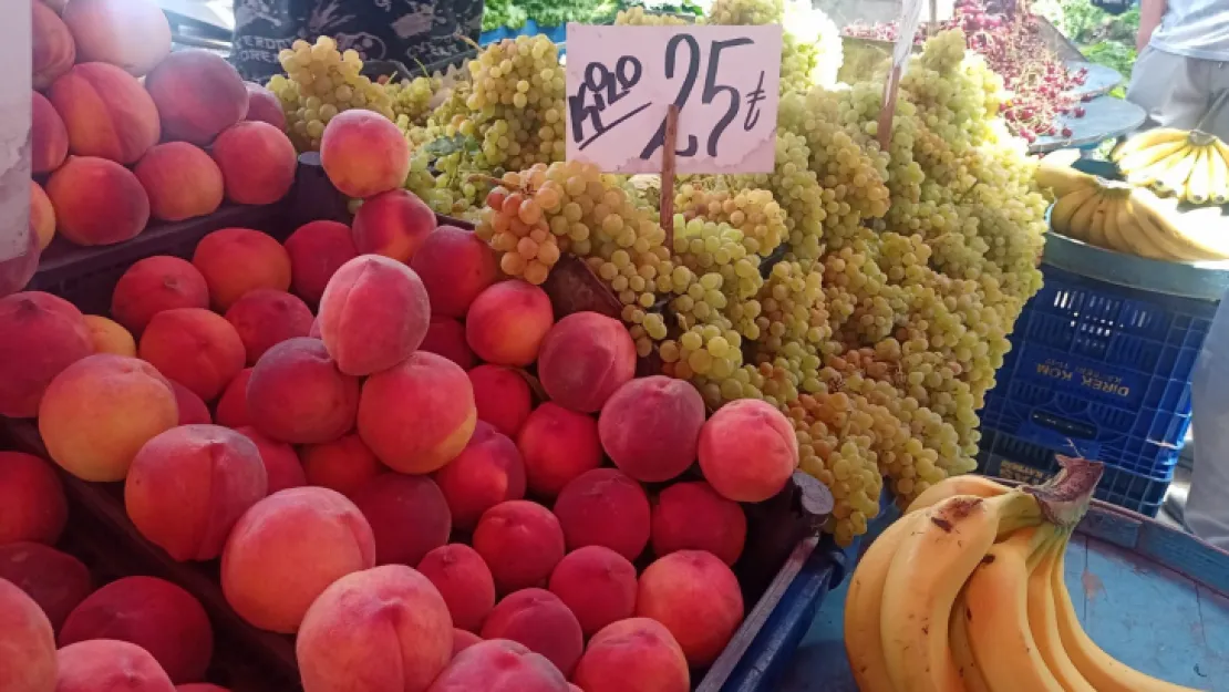 Semt pazarlarında fiyatlar hala turfanda