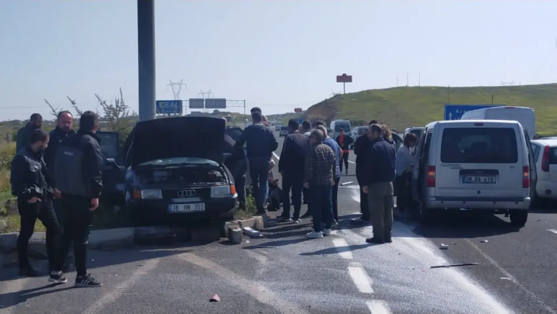 Kayseri - Sivas karayolunda trafik kazası: 5 yaralı