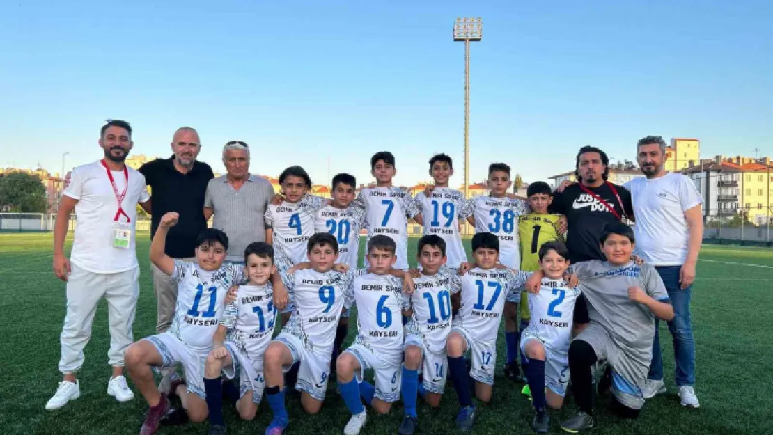 Kayseri U-12 Liginde şampiyon Demirspor oldu