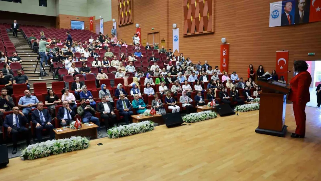 Kayseri Üniversitesi'nde 'Güçlü Birey, Sağlıklı Aile Ve Gelişen Toplum' konulu çalıştay düzenlendi