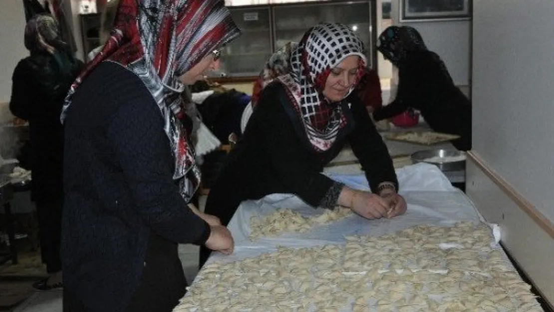 Kayseri Birleşik Kafkasya Derneği Öğrenciler İçin Kermes Düzenledi 