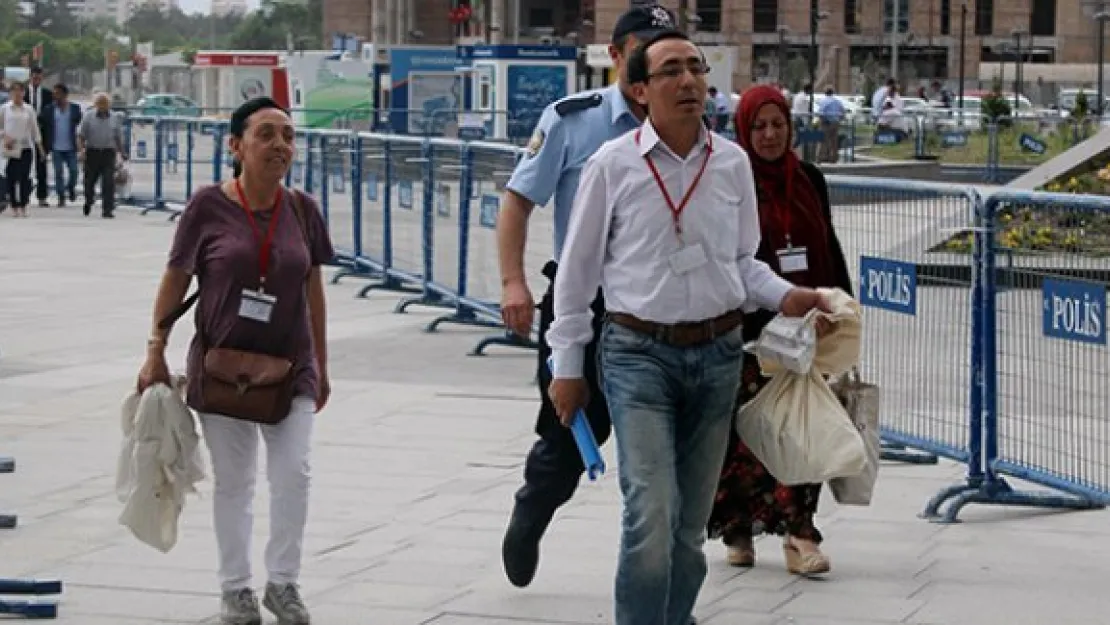 Kayseri'de oylar çuvalla seçim kuruluna getiriliyor