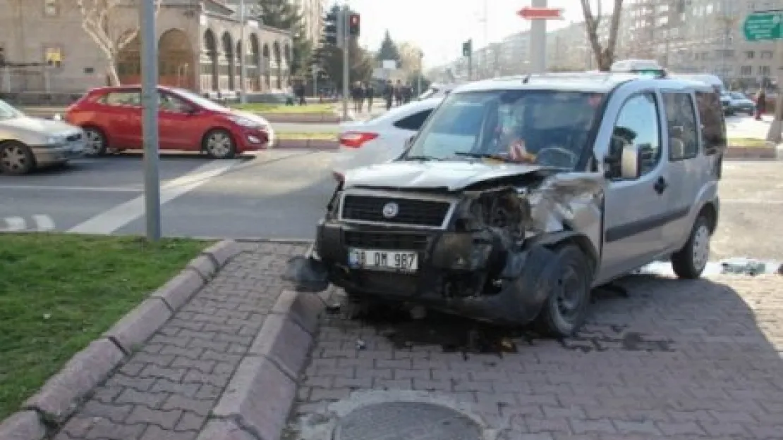 Kayseri'de trafik kazası: 2 yaralı