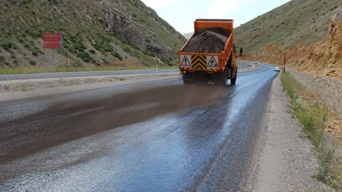 Kayseri'deki sıcaklar asfaltı eritti
