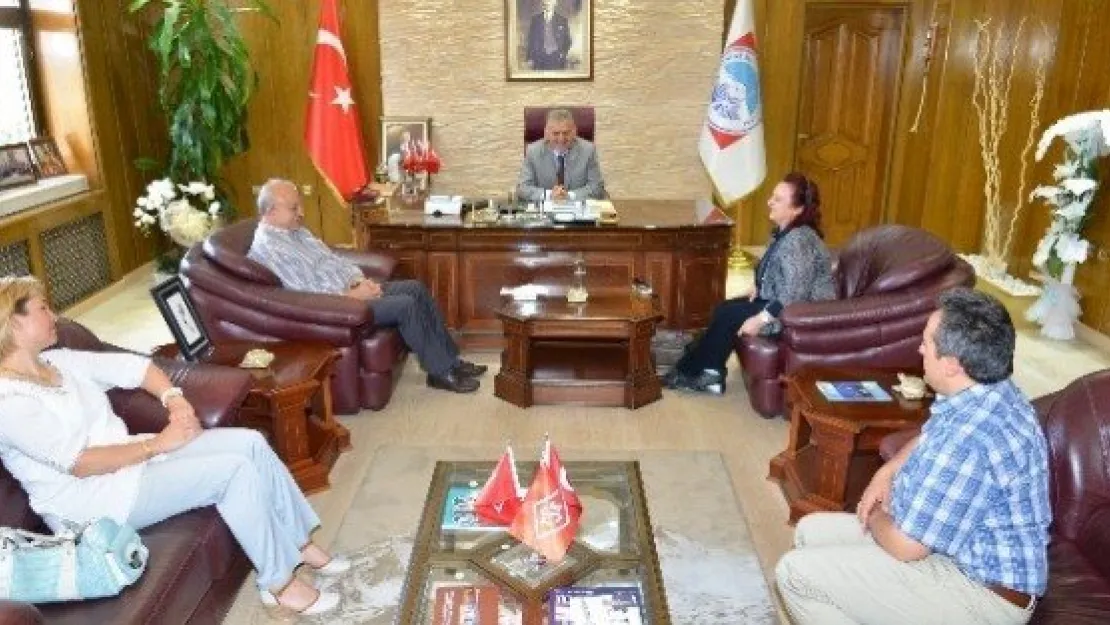 Kayseri Diş Hekimleri Odası Yönetim Kurulu Üyeleri Büyükkılıç'ı Ziyaret Etti 