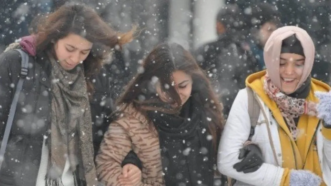 Kayseri Güne Karla Uyandı 