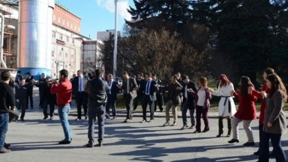 Kayseri Şeker'de Faiz Yükünden Kurtuluş Davul Zurna Eşliğinde Halaylar Çekilerek Kutlandı 