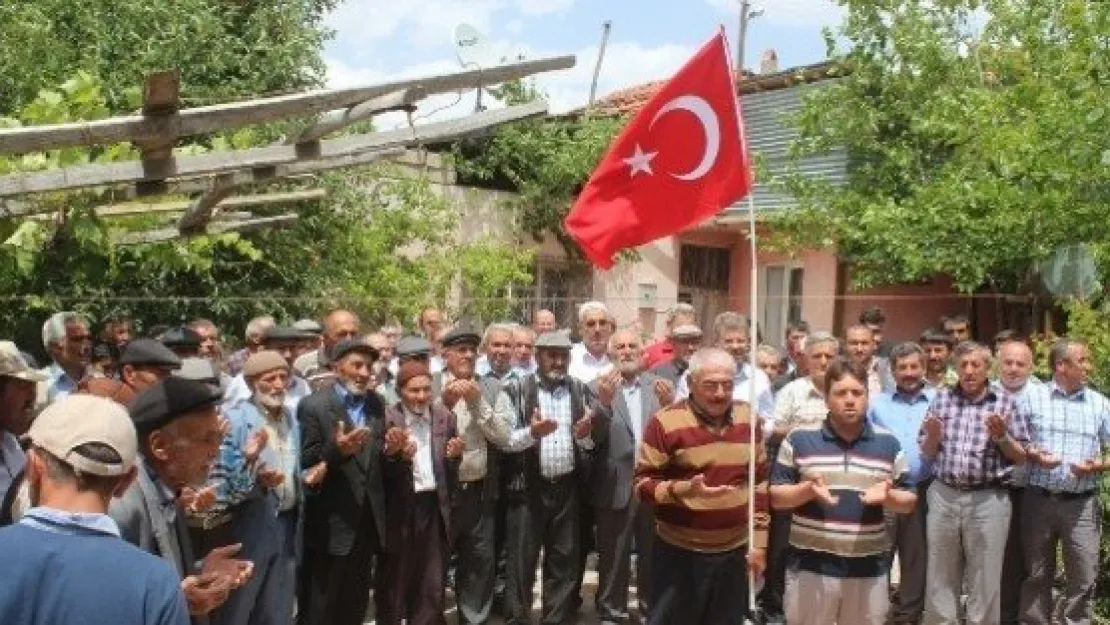 Kayseri Şeker'den, 'düğünde Bayrak Kaldırma' Geleneğine Destek 