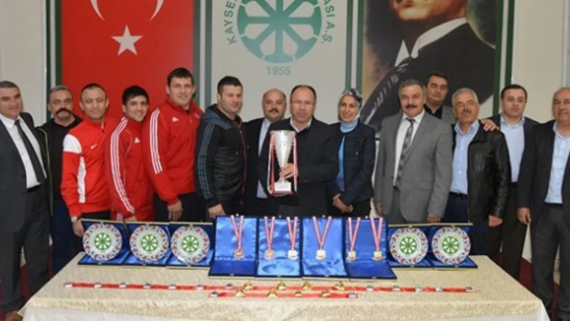 Kayseri Şekerspor güreşçisi altın madalya kazandı