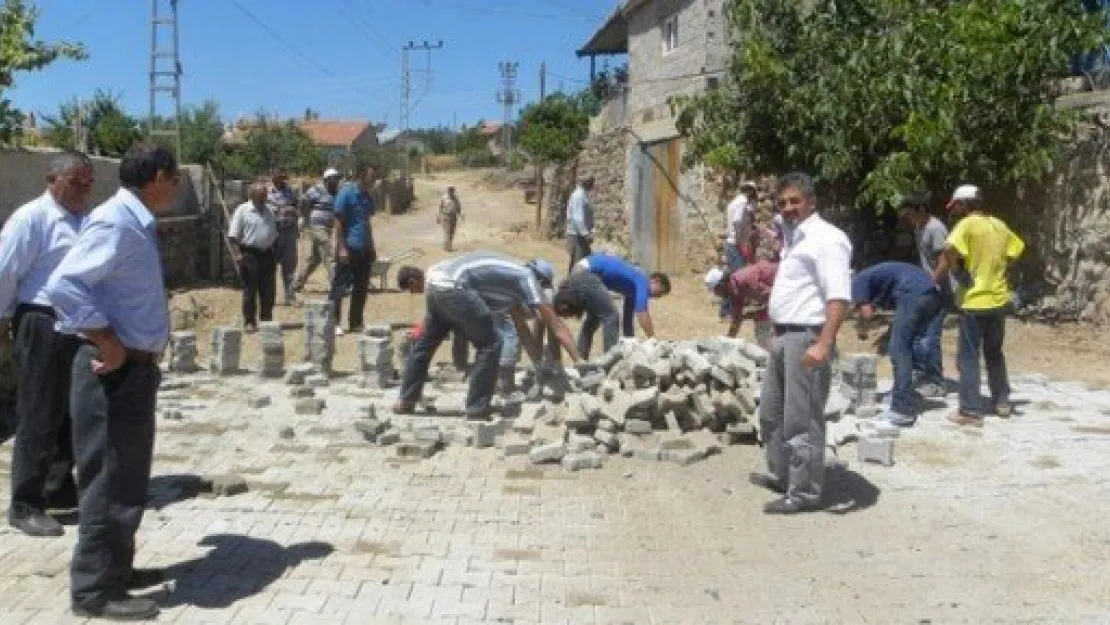 Kayseri'de Köylünün Ayağı Çamurdan Kurtuluyor