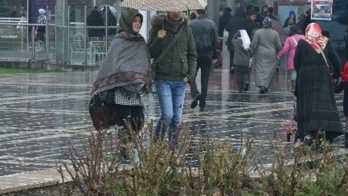 Kayseri'de Yağışlı Hava Salı Gününe Kadar Sürecek 