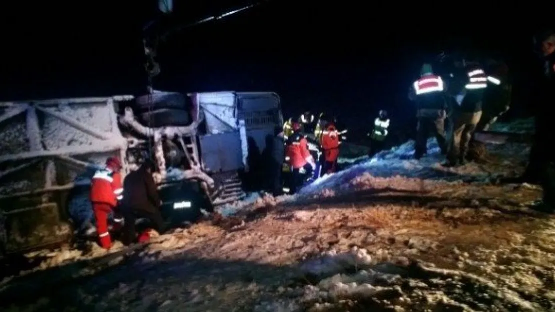 Kayseri'de Yolcu Otobüsü Devrildi 