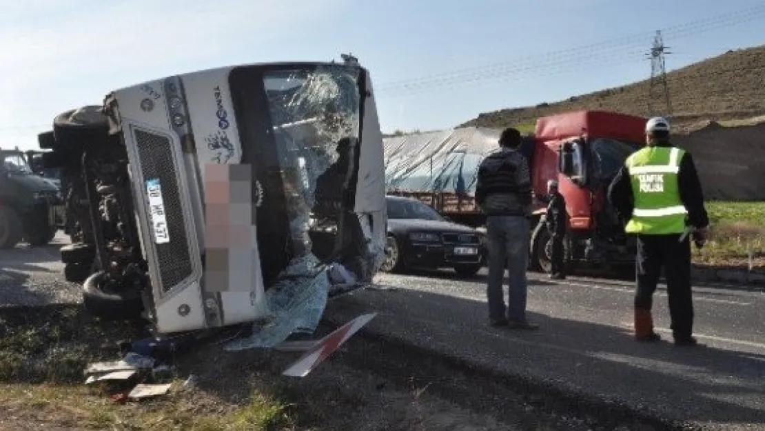 Kayseri'de Zincirleme Trafik Kazası: 24 Yaralı 