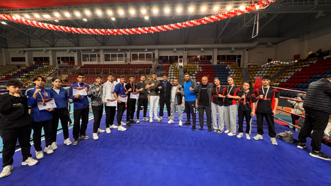 Kayserili muaythaiciler 12 madalyayla döndü