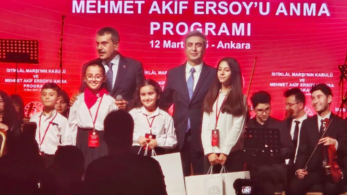 Kayserili öğrenciler İstiklal Marşı okuma yarışmasında birincilik ve üçüncülük elde etti