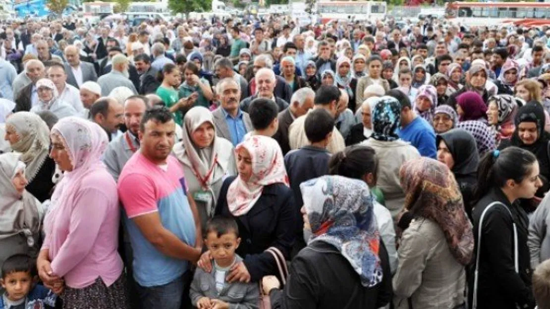  KAYSERİLİ HACI ADAYLARI DUALARLA UĞURLANDI