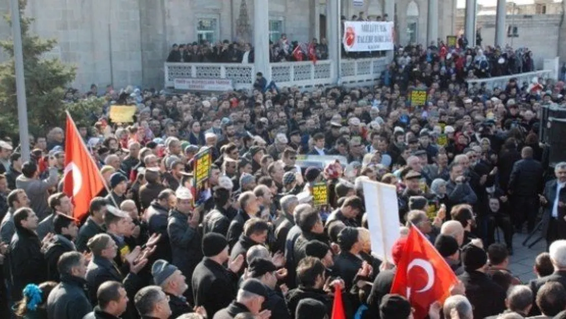 Kayserililer, Başbakan'a Destek İçin 'el Ele' Verdi 