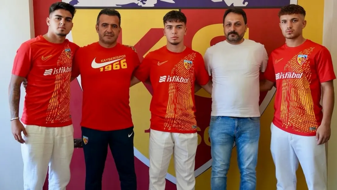 Kayserispor, 3 genç futbolcuyla profesyonel sözleşme imzaladı