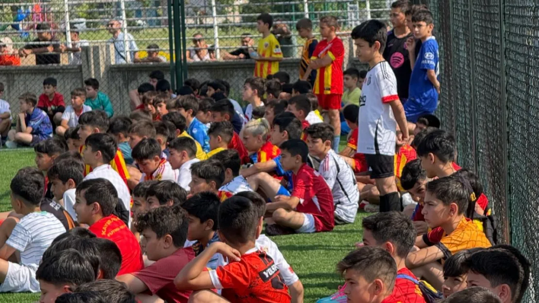 Kayserispor altyapı seçmelerine 2 bin 500 kişi kayıt yaptırdı