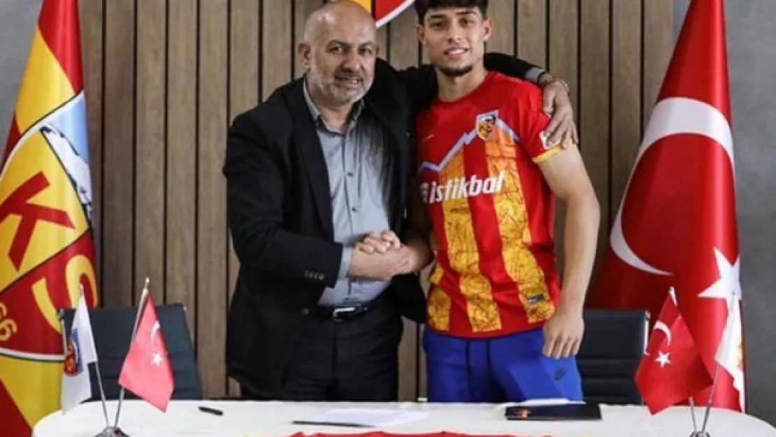 Kayserispor'da, Talha Sarıaslan'ın sözleşmesi 2 sene uzatıldı