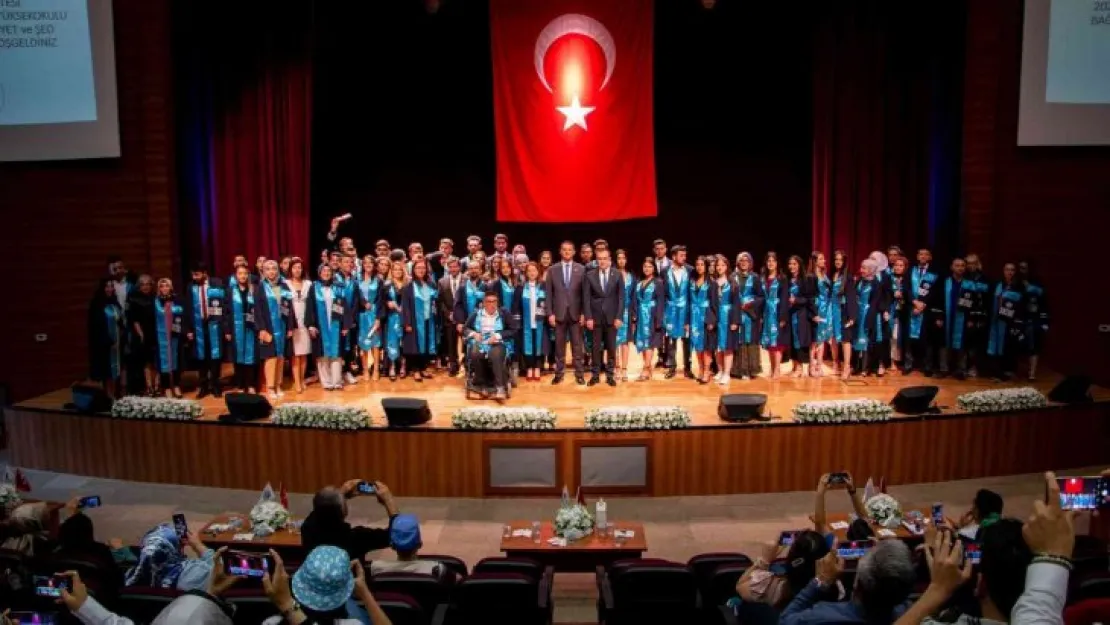 KAYÜ Sosyal Bilimler MYO, 2021-2022 Eğitim-Öğretim Yılı Mezunlarını Verdi