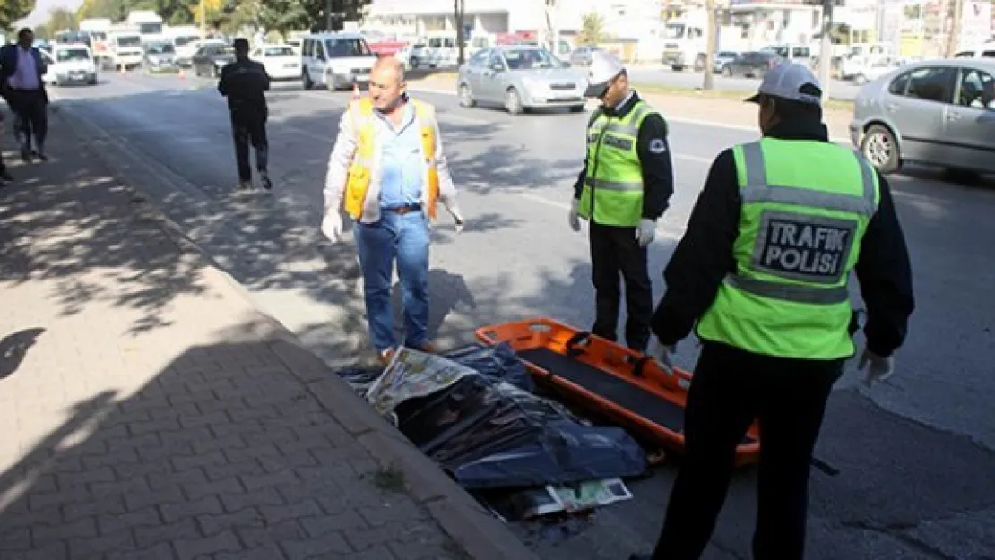 Kazada ölen arkadaşını terliklerinden tanıdı