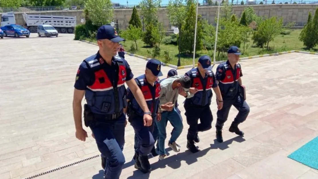 Kendilerini jandarma olarak tanıtıp dolandırıcılık yapmak isteyen 2 kişi tutuklandı