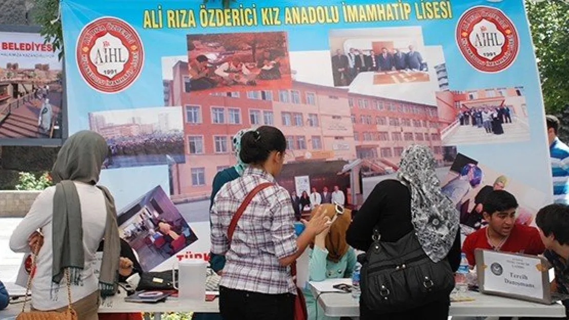  KİMDER'DEN TEOG TERCİH ÇADIRI