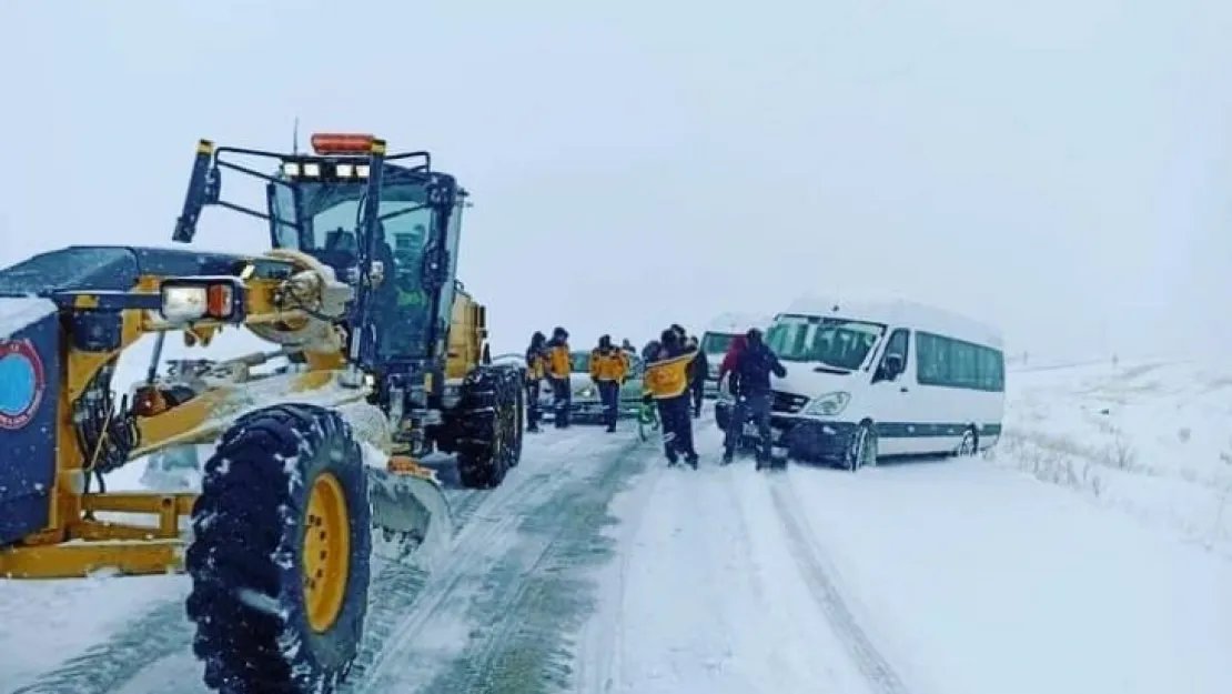 Kırşehir 112 ekipleri zorlu kış şartlarında vatandaşın yanında