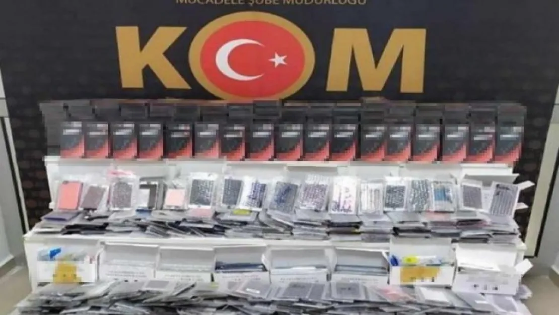 Kırşehir'de kaçak telefon aksesuarı operasyonu