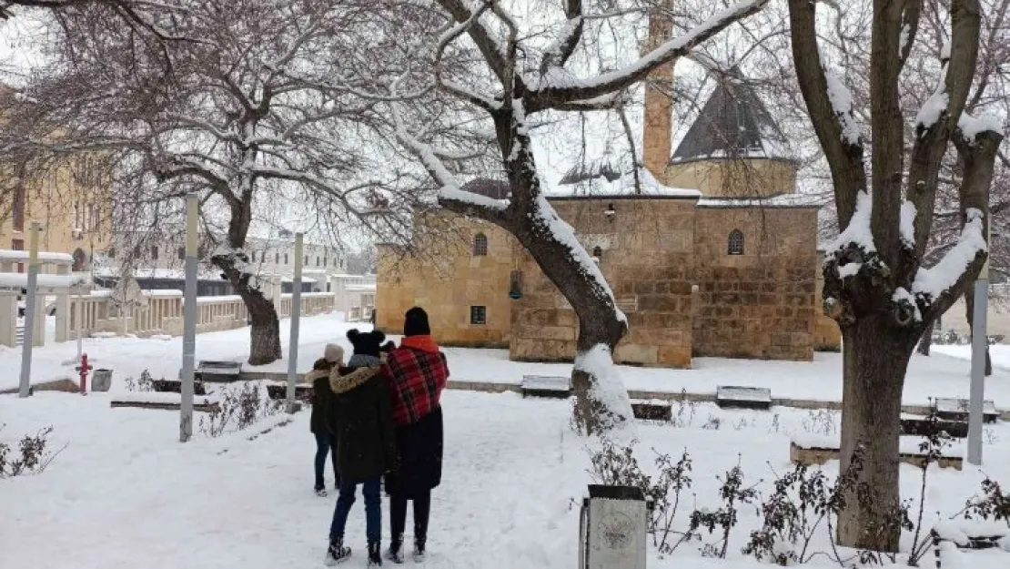 Kırşehir'de kar yağışı yeniden başladı