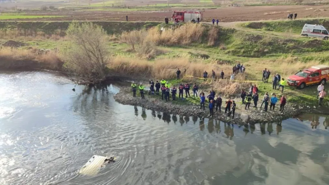 Kızılırmak Nehri'ne düşen araçta hayatını kaybedenlerin kimlikleri belli oldu