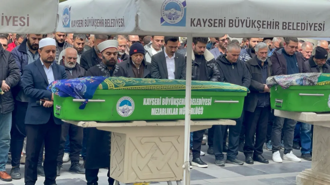 Kızının bıçaklayarak öldürdüğü talihsiz anne defnedildi