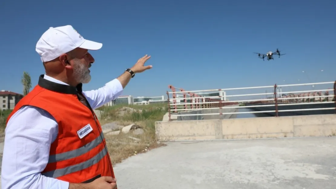 Parklar ve yeşil alnlar drone ile ilaçlıyor