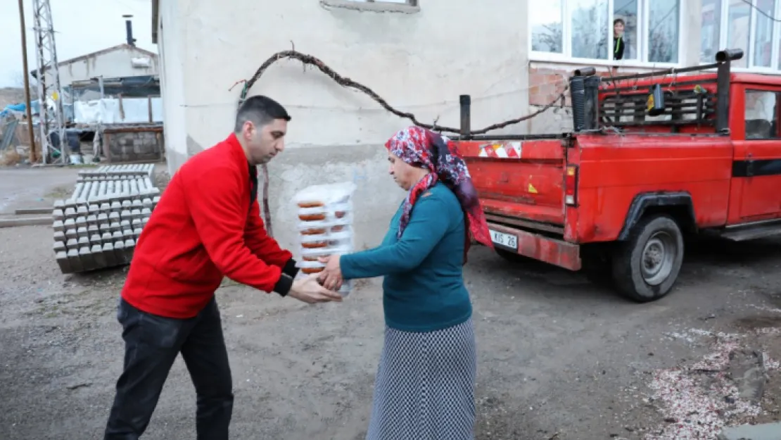 Kocasinan Belediyesi, iftar yemeğini evlere ulaştırdı