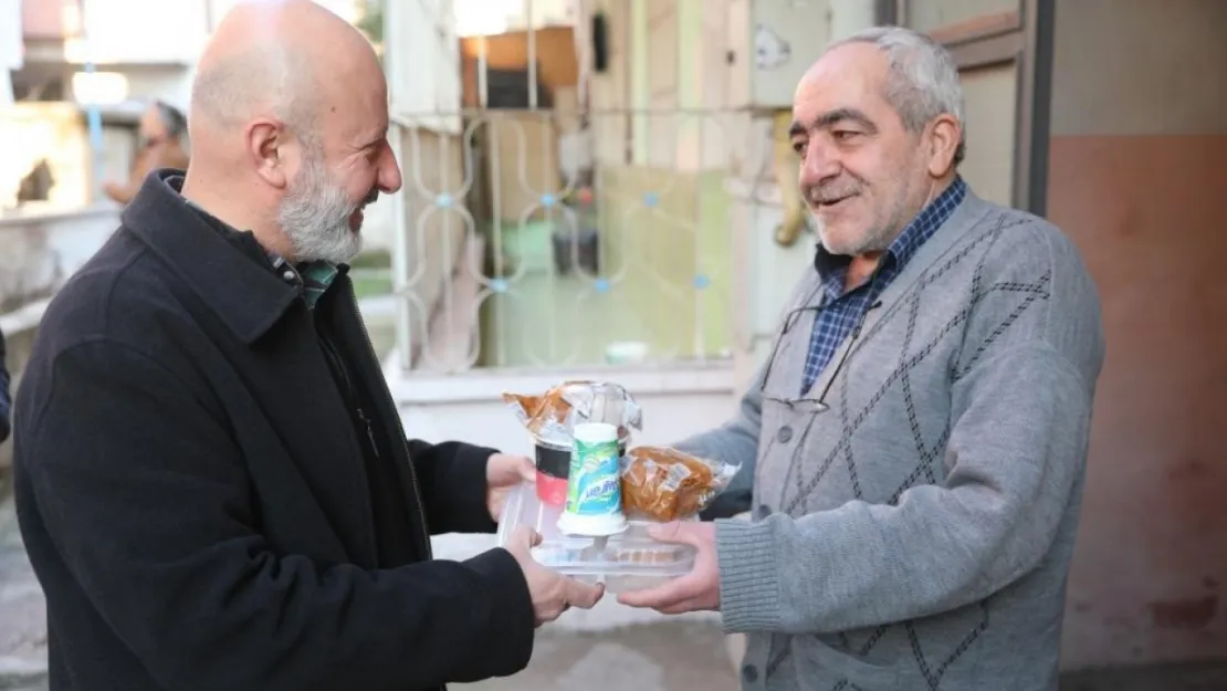 Kocasinan'dan ihtiyaç sahiplerinin evine her gün 4 çeşit sıcak yemek gidiyor