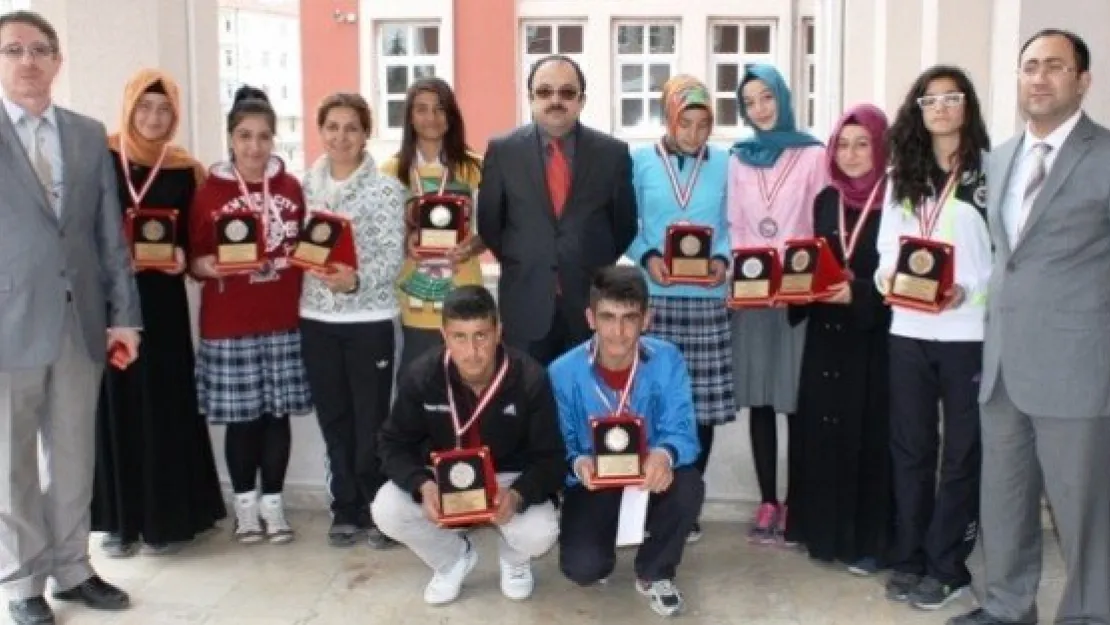  KOCASİNAN İMKB ANADOLU İMAM HATİP LİSESİ'NİN ATLETİZM BAŞARISI