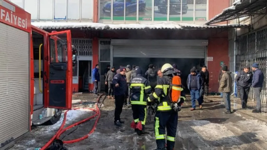 Kompresörden çıkan yangın iş yerinde hasara neden oldu