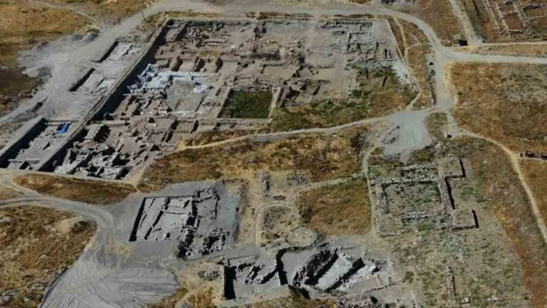 Kültepe'de Sır Perdesi Aralanıyor: Sarayların Gölgesinde Yaşamış Evler Gün Yüzüne Çıktı