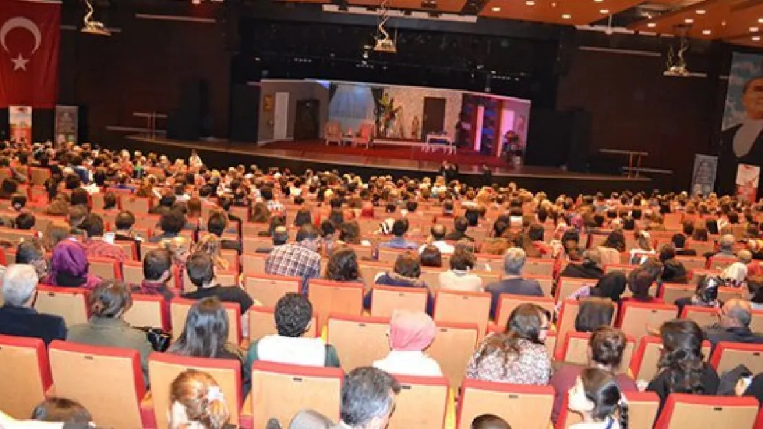 Kültür Ve Sanat Merkezi'nde &quotAbim Geldi" tiyatrosu sahne aldı