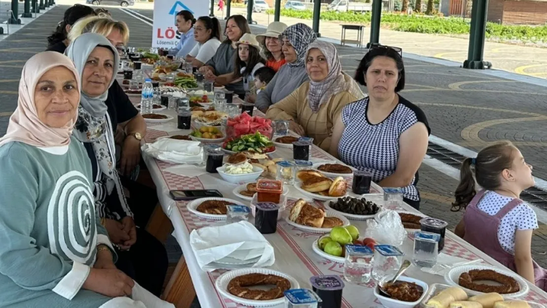 LÖSEV'den lösemili çocuk ve ailelerine moral etkinliği