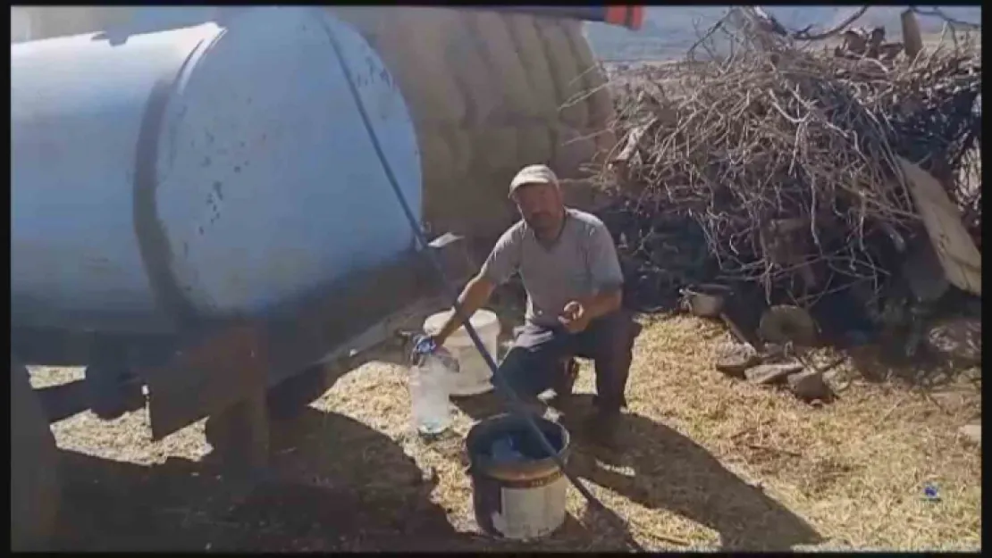 Mahalle sakinlerinin 'su' isyanı: Traktörler ile evlerine su çekiyorlar