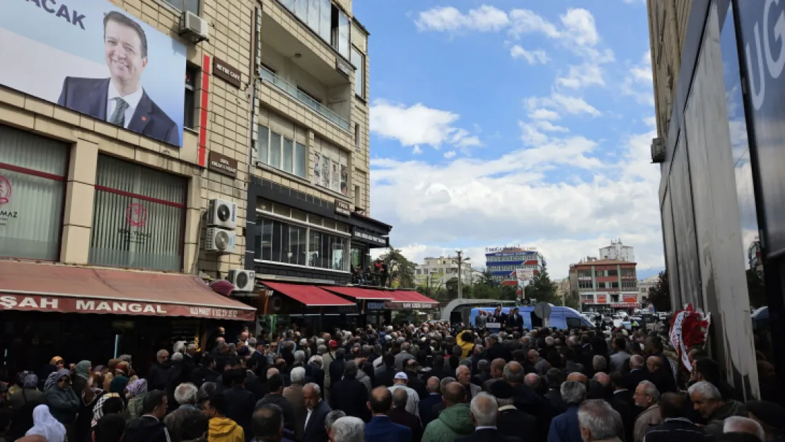 Mahmut Arıkan'ın seçim ofisi açılışı mini miting havasında