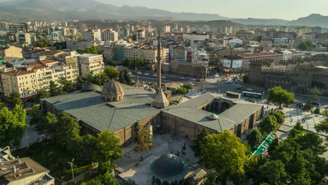 Mahperi Hatun'un mirası Hunat Camii