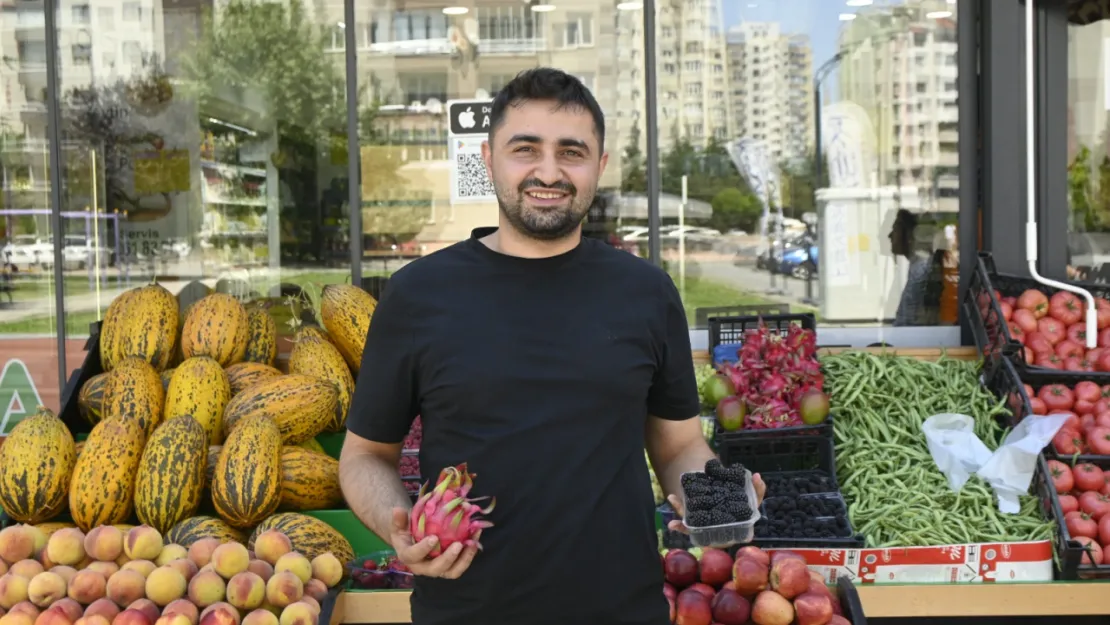 Manav İşletmecisi Kanarya,  'Meyve temininde zorluk yaşıyoruz'