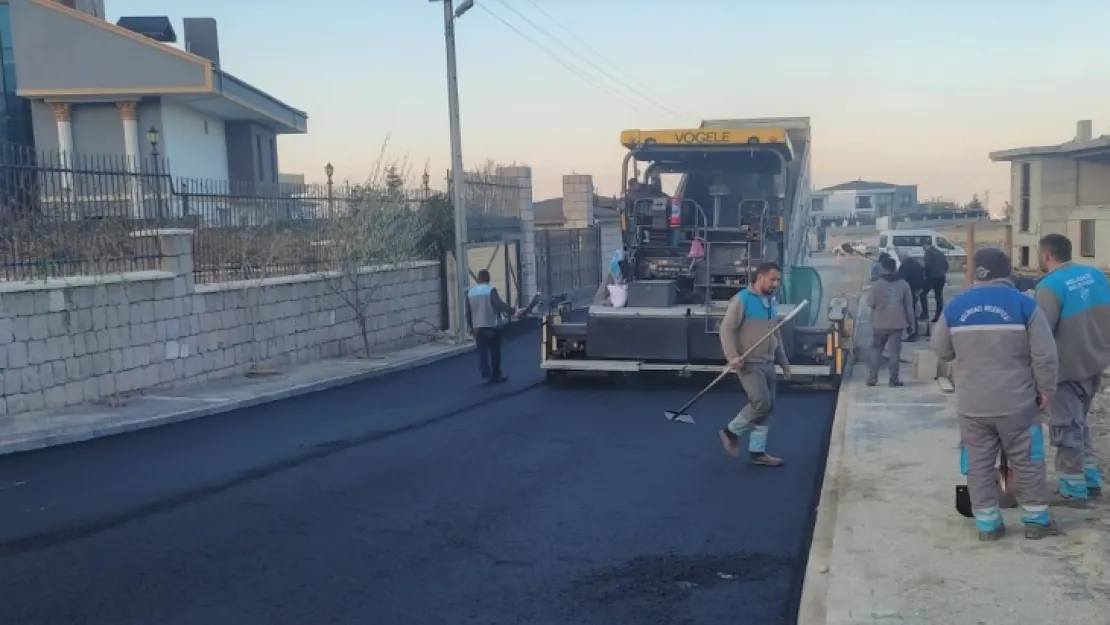 Melikgazi Belediyesi Becen Mahallesi'nde asfalt çalışması başlattı