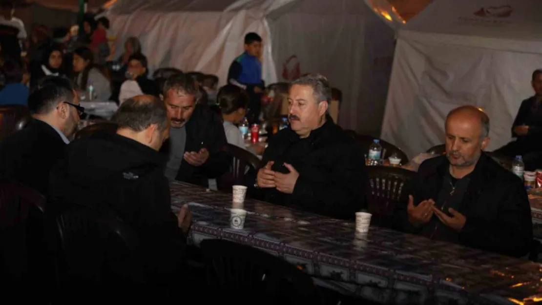 Melikgazi Belediyesi'nden Çin Mahallesi'ndeki Çadırkentte iftar beraberliği